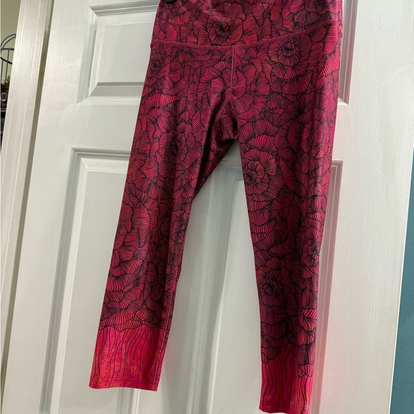 My Inner Fire Yoga Leggings bright magenta flower flower pattern - Picture 4 of 7